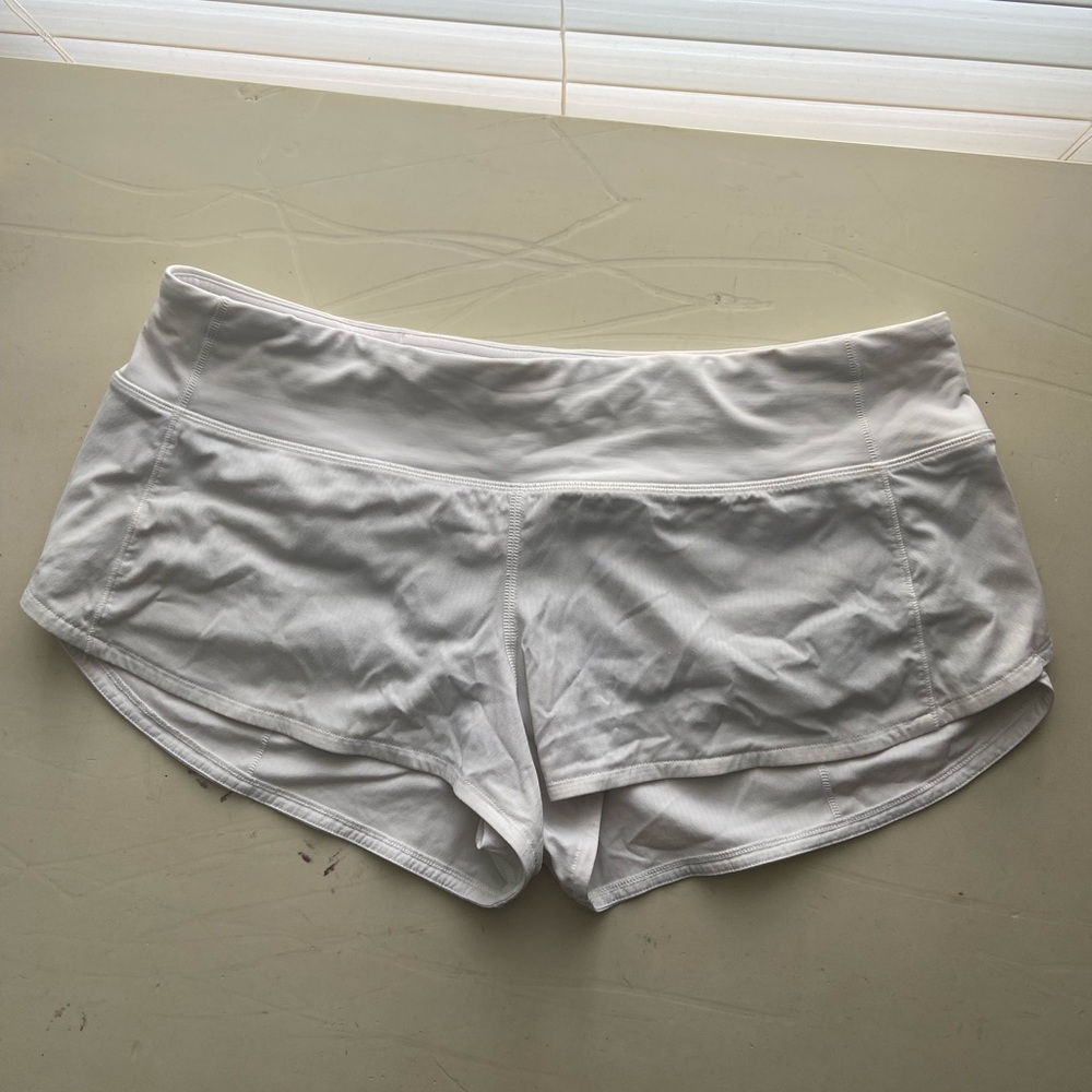 Lululemon shorts size 8 2.5”